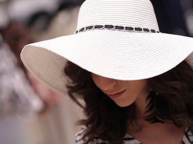Slide image for gallery: 4057 | широкополая шляпа — не просто модный аксессуар, но и защита от солнца