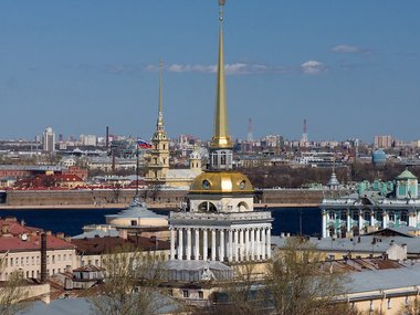 Санкт-Петербург. На третьем месте оказался Санкт-Петербург. Санкт-Петербург — важный экономический, научный и культурный центр России, крупный транспортный узел.

Санкт-Петербург — самый северный в мире город с населением более одного миллиона человек.