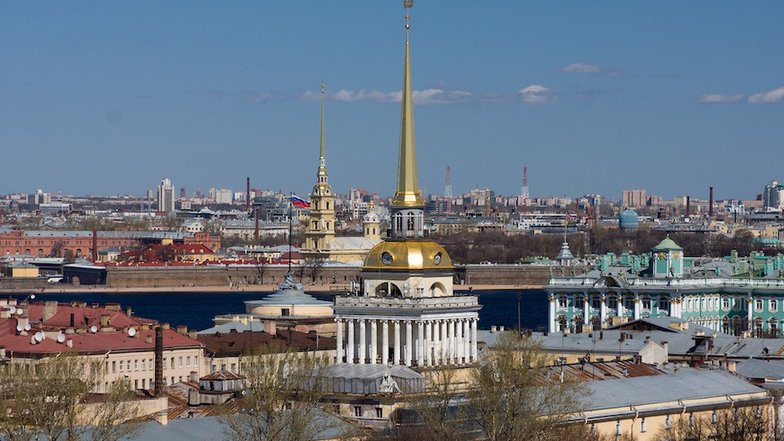 Санкт-Петербург. На третьем месте оказался Санкт-Петербург. Санкт-Петербург — важный экономический, научный и культурный центр России, крупный транспортный узел.

Санкт-Петербург — самый северный в мире город с населением более одного миллиона человек.