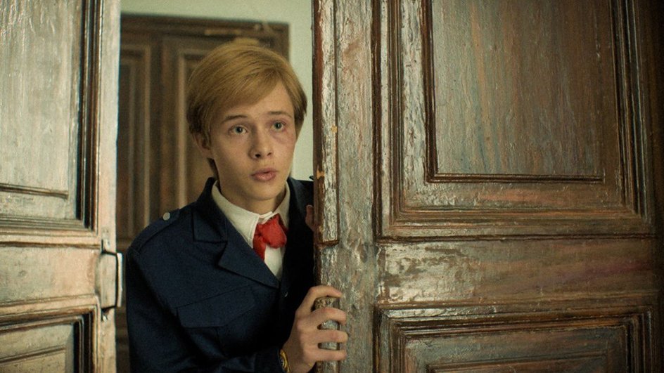 Леон Кемстач в сериале «Слово пацана. Кровь на асфальте» Леон Кемстач в сериале «Слово пацана. Кровь на асфальте»