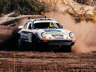 slide image for gallery: 26952 | Porsche Dakar