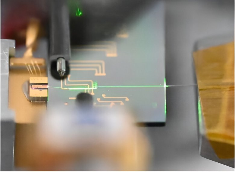 Разработаны сверхбыстрые лазеры — они умещаются на кончике пальца