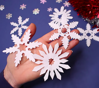 Как сделать снежинку из бумаги: 40 трафаретов и идей с фото