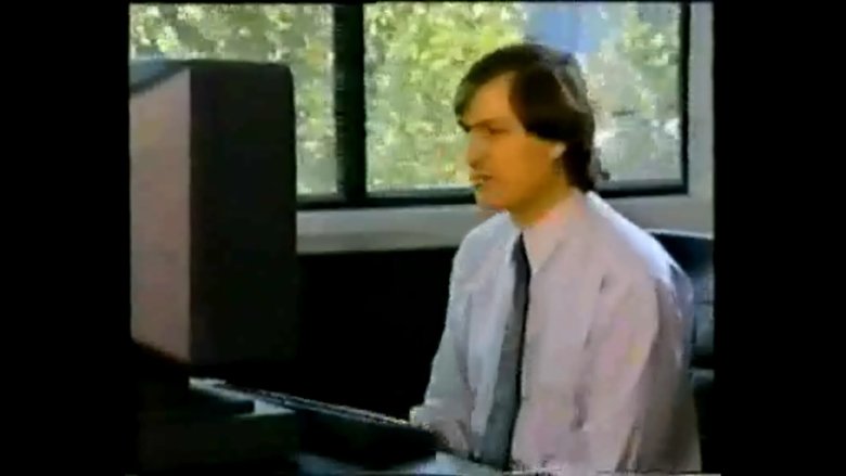 Стив Джобс показывает, как работает электронная почта на компьютерах Mac (1992 год)