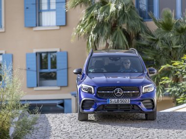 slide image for gallery: 25369 | Mercedes GLB