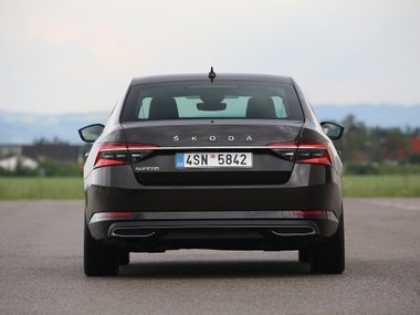 slide image for gallery: 25097 | Skoda Superb