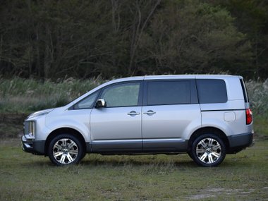 slide image for gallery: 23879 | Mitsubishi Delica D:5