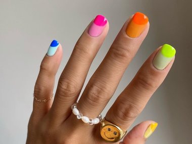 Slide image for gallery: 15427 | Разноцветные ногти с ярким выделением кончика ногтя. Фото: @thehangedit