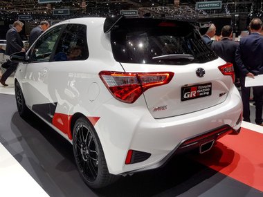 slide image for gallery: 23385 | Toyota Yaris