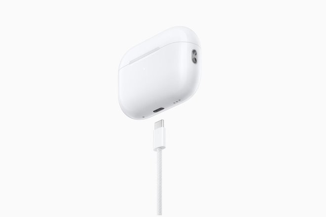 AirPods Pro 2 с портом USB-C. Фото: Apple