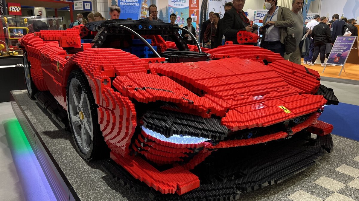 На IFA 2022 «приехала» гигантская Ferrari из конструктора LEGO (фото) -  Hi-Tech Mail.ru