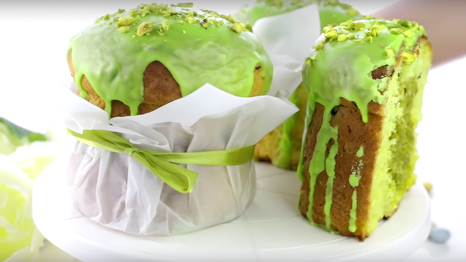 Дубайские куличи с фисташковым кремом крупным планом