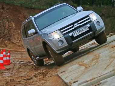 slide image for gallery: 2374 | Mitsubishi Pajero 3.0 V6