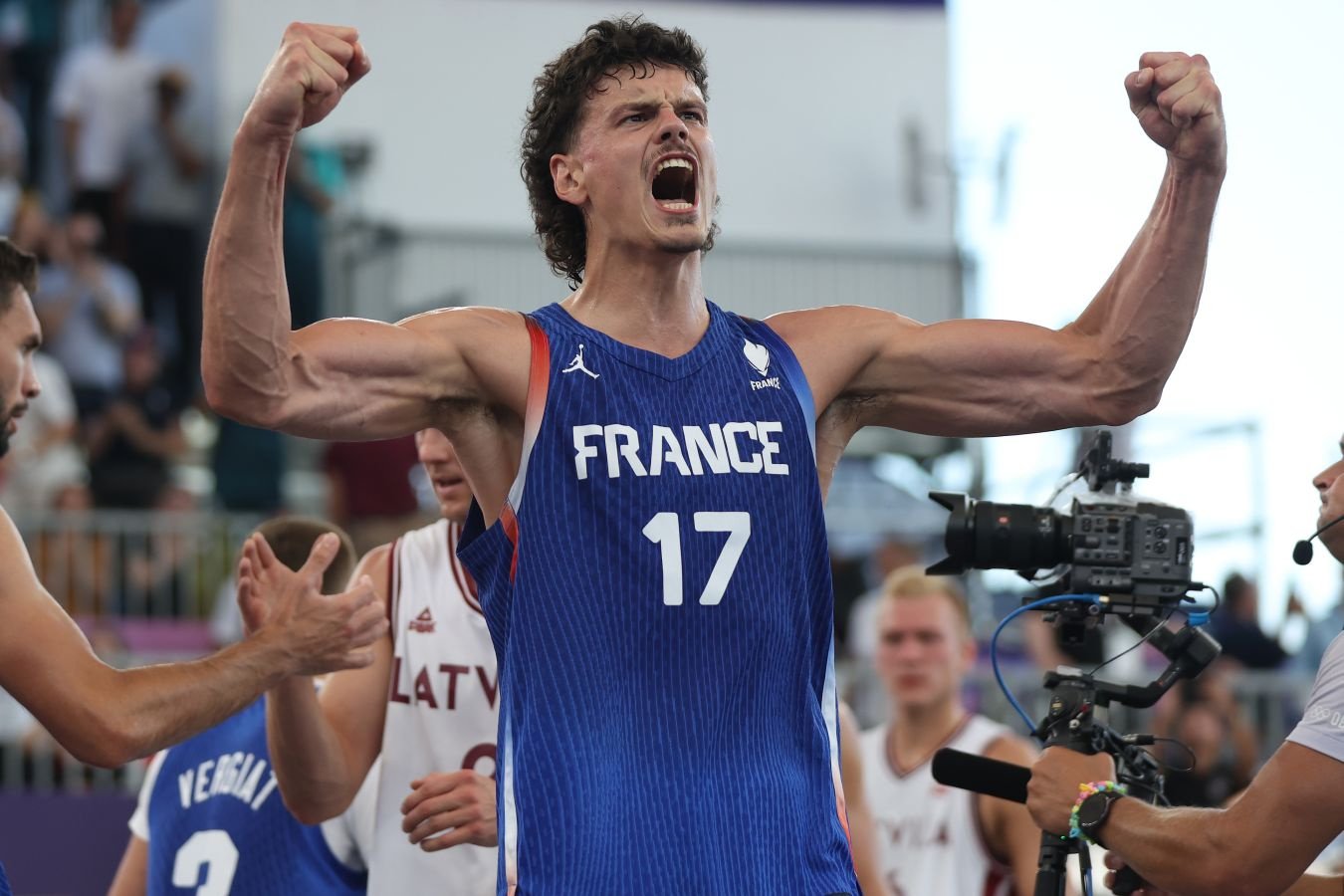 Франция обыграла олимпийских чемпионов баскетбола 3×3 Токио в полуфинале Олимпиады-2024