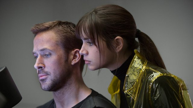 Райан Гослинг и Ана де Армас в фильме «Бегущий по лезвию 2049» Райан Гослинг и Ана де Армас в фильме «Бегущий по лезвию 2049»