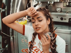 зной жара косы ленты соломинка