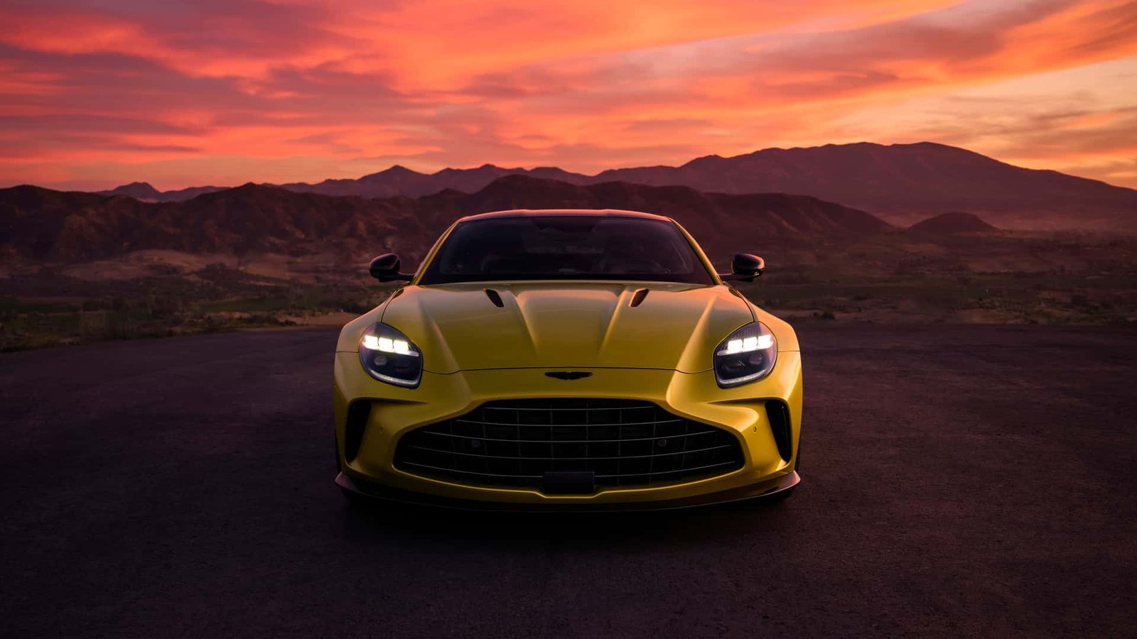 Мировая премьера: Aston Martin Vantage изменился в лице и стал мощнее